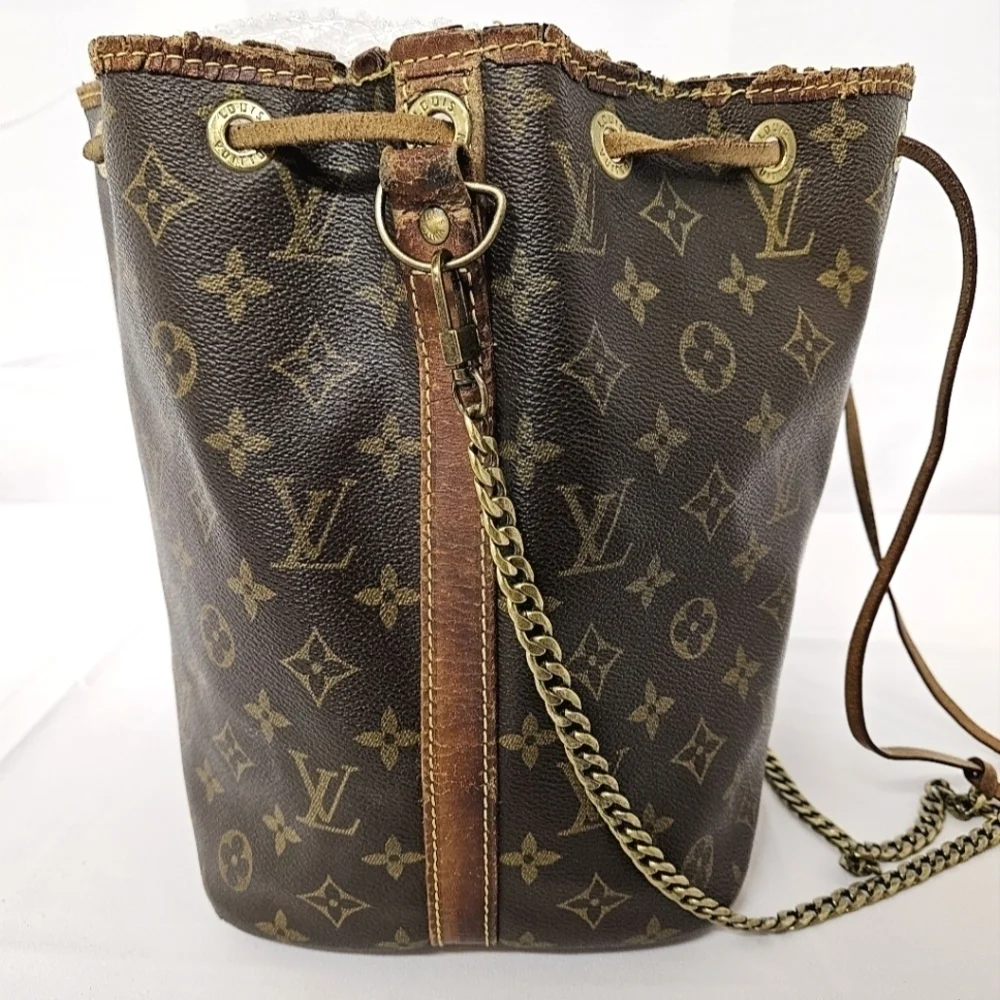 Louis Vuitton Noe Bucket Bag in Monogram Canvas and Leather